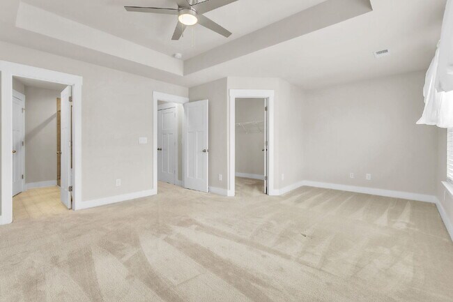 Building Photo - Beautiful 3 BR, 2.5 BA Townhome in highly ...