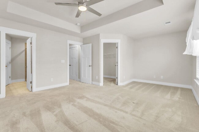 Building Photo - **SPECIAL LEASE INCENTIVE** Beautiful 3 BR...