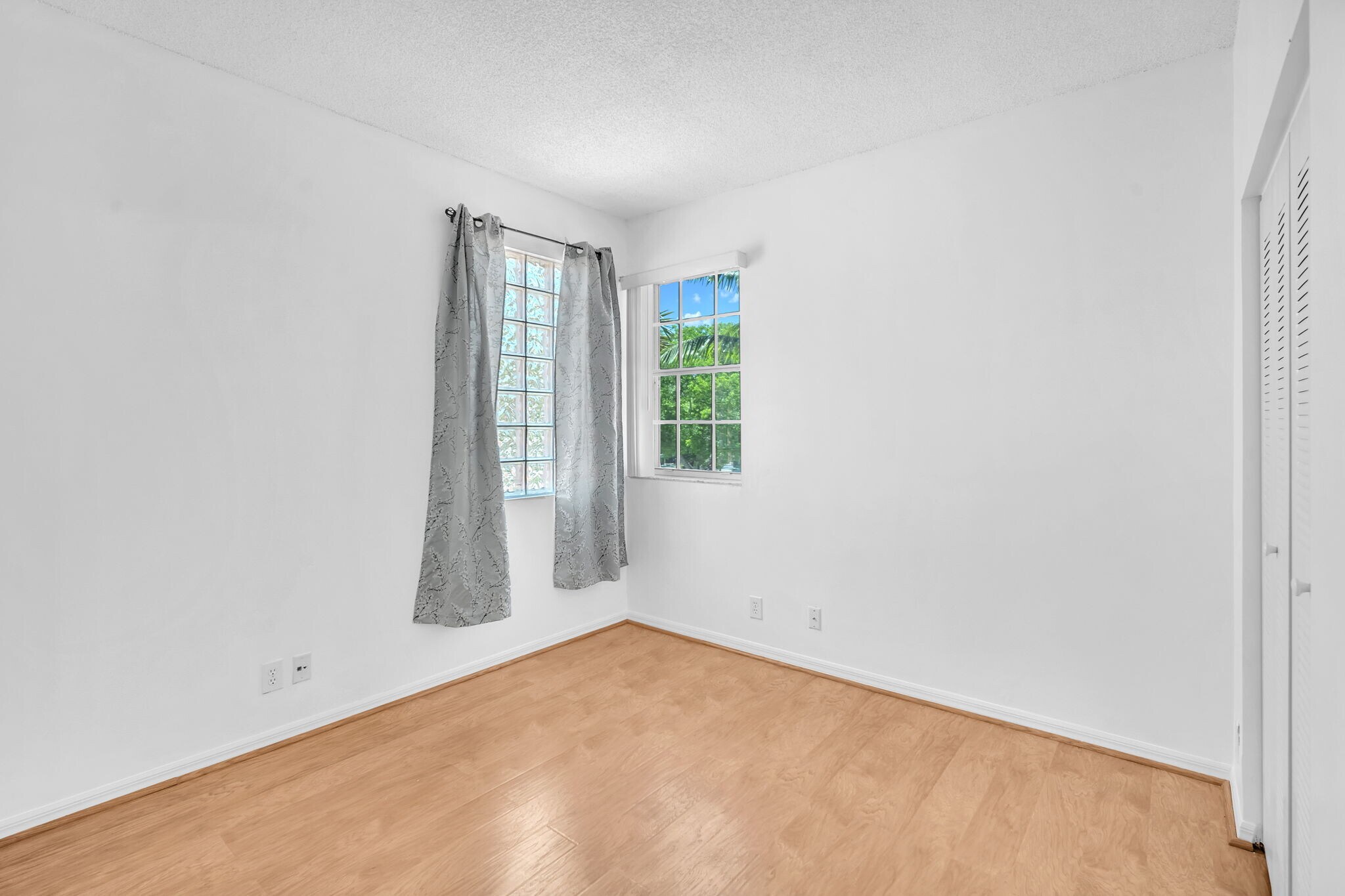 Building Photo - 800 Sorrento Dr