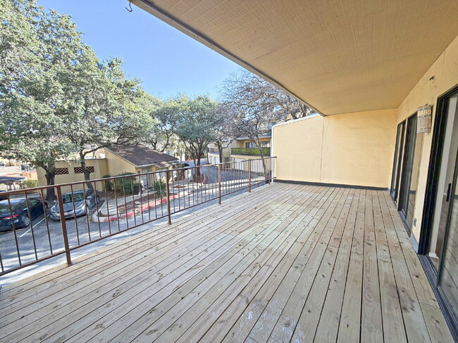 Building Photo - 8642 Fredericksburg Rd