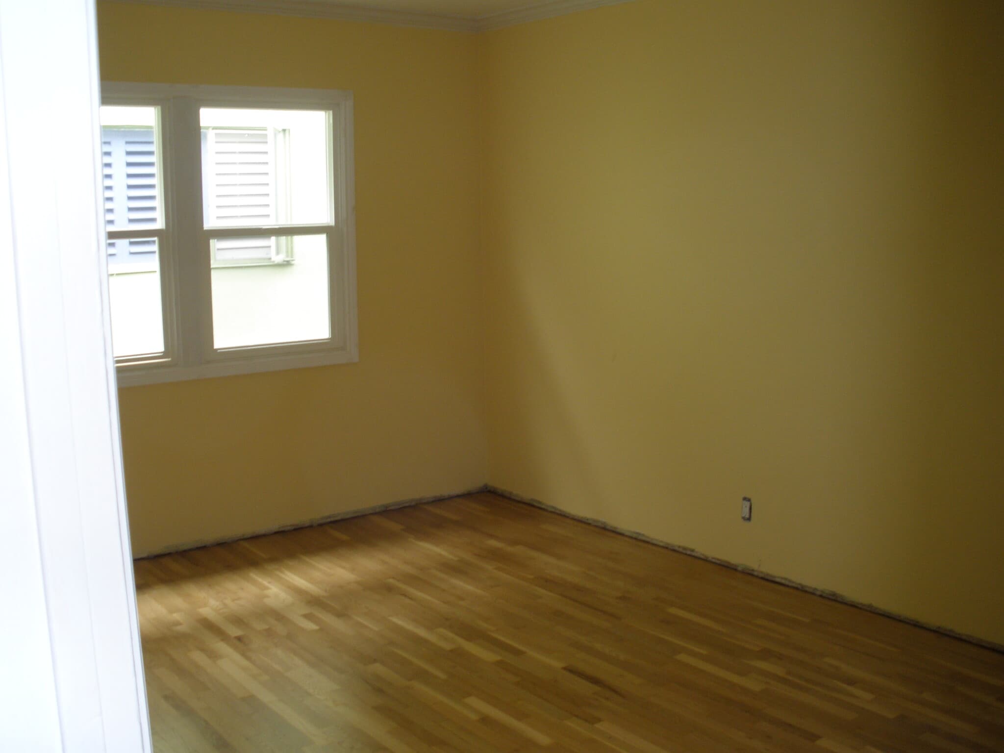 Building Photo - 1334 E 1st St