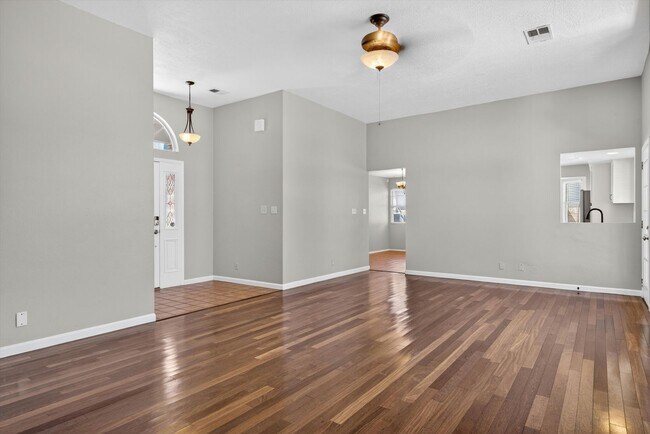 Building Photo - 2413 Agua Fria Dr NE