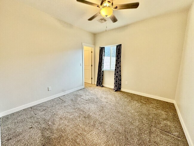 Building Photo - 860 S Flagstone Wy