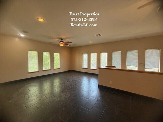 Building Photo - Large Duplex that backs to parks