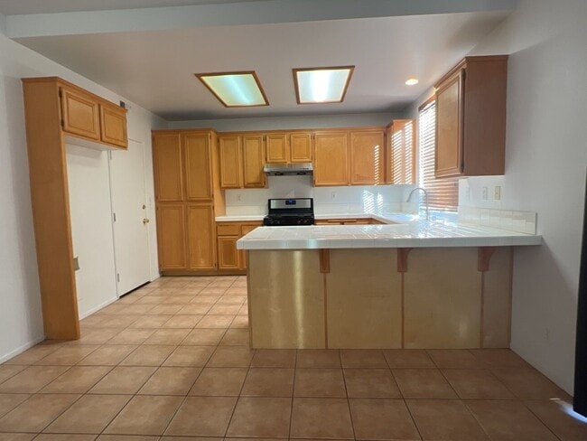 Building Photo - Charming 3 Bed, 3 Bath Home in Corona