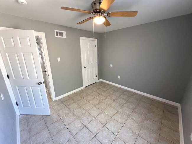 Building Photo - Baker Trails Apartments