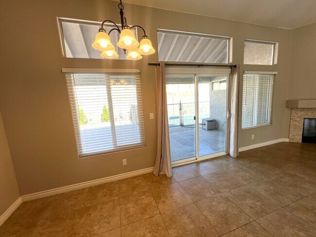 Building Photo - 3 bedroom, 2 bathroom home located in Henderson, NV!