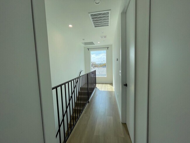 Building Photo - JUST COMPLETED MODERN TOWNHOMES! Never Liv...
