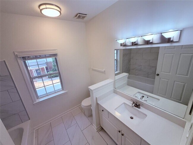 Building Photo - 411 Spring Heights Ln