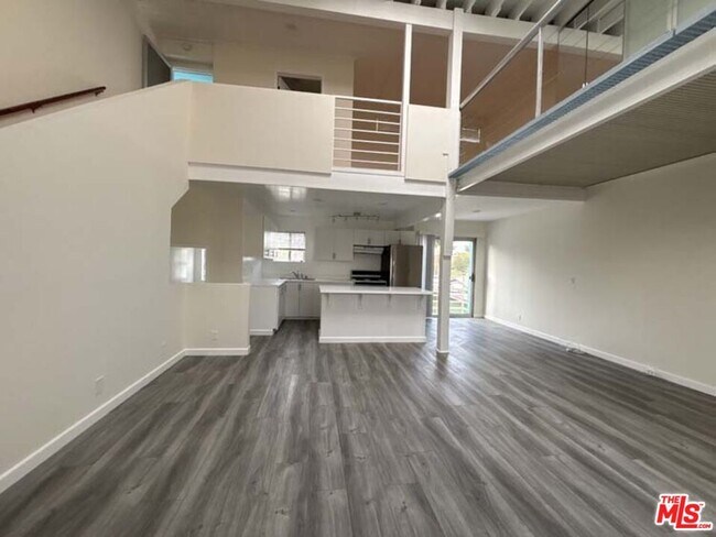 Building Photo - 915 Broadway St