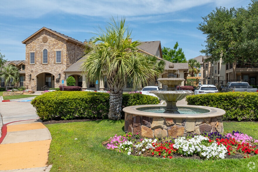 Primary Photo - PARK AVENUE AT BOULDER CREEK