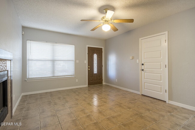 Building Photo - 3311 Catherine Ann Dr