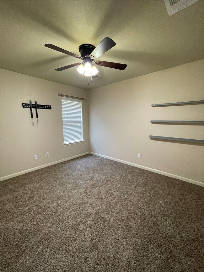 Building Photo - 951 Oak Terrace Dr