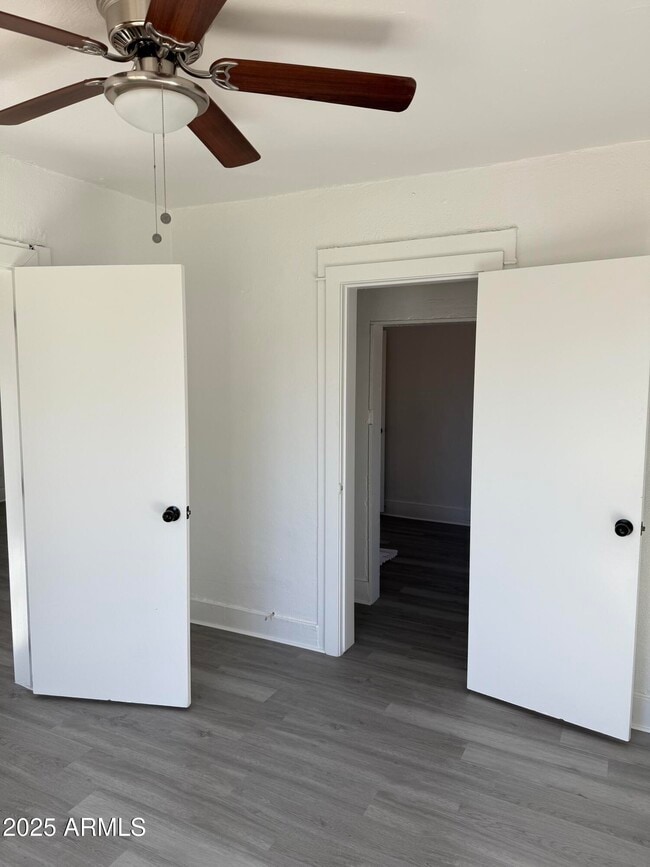 Building Photo - 2536 W Morten Ave