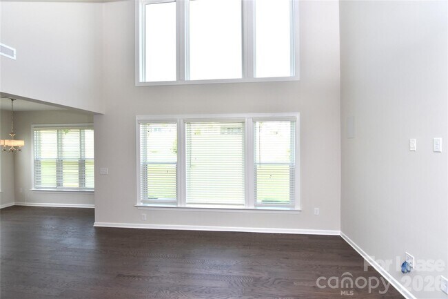 Building Photo - 1133 Overlake Dr