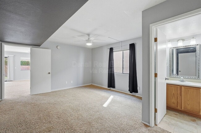 Building Photo - 10008 E Paseo San Ardo