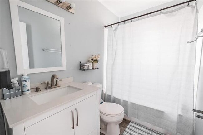 Building Photo - Fantastic 3bd/2ba home! Let yourself in!