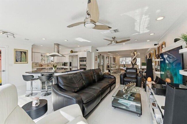 Building Photo - 911 NW 7th St