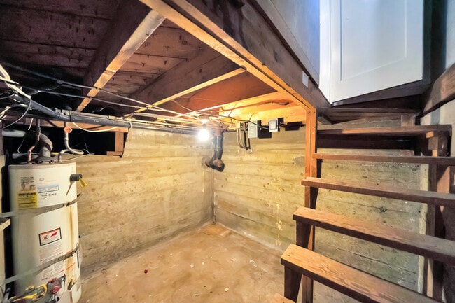 Building Photo - 1301 S Lee Ave