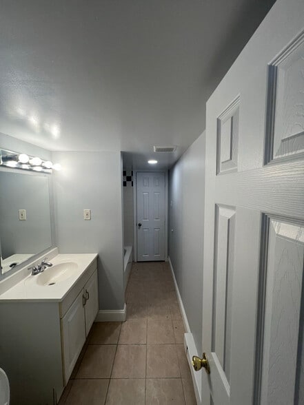 Building Photo - 510 Winston Ave