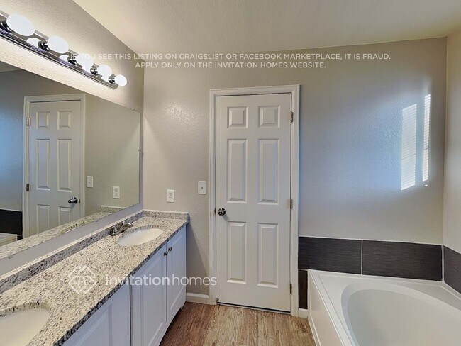 Building Photo - 5844 E 122nd Pl