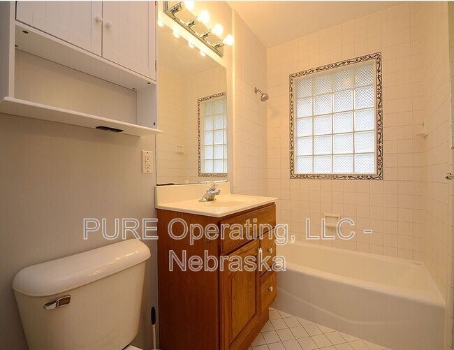 Building Photo - 3333 S 82nd St