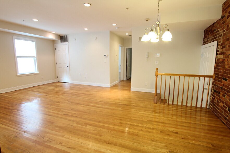 Building Photo - 3 Griggs Pl