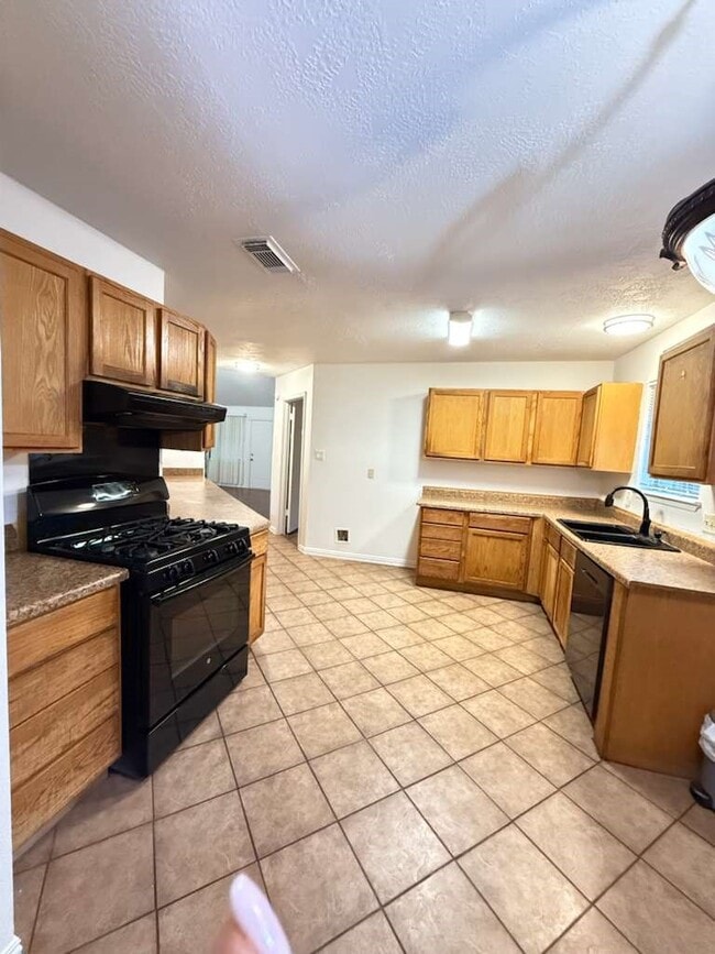 Building Photo - 22119 Manor Estates Dr