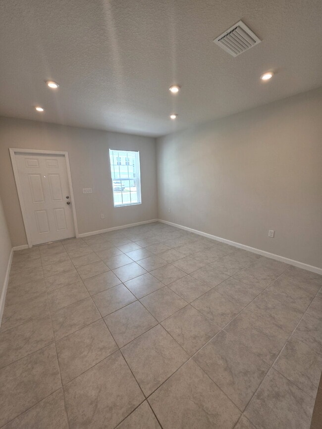 Building Photo - 12040 Grizzly Ln