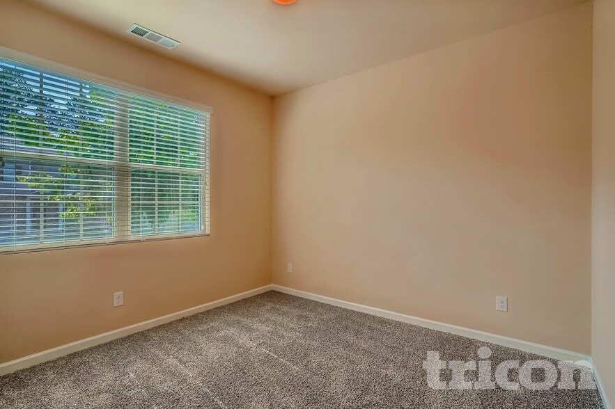 Building Photo - 109 Aviary Ln