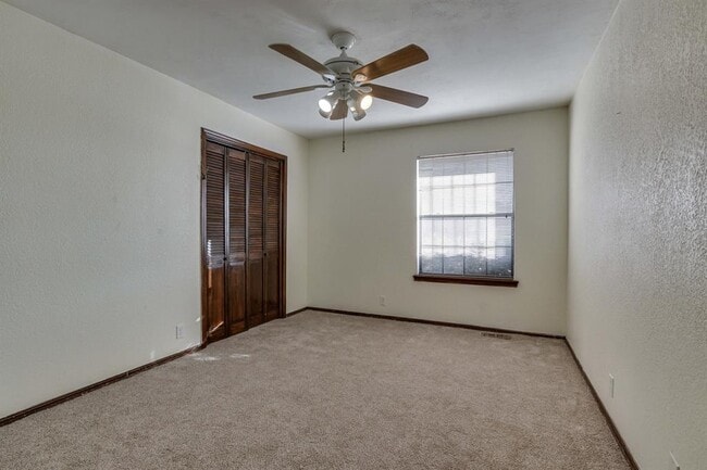 Building Photo - 2013 Tanglewood Dr