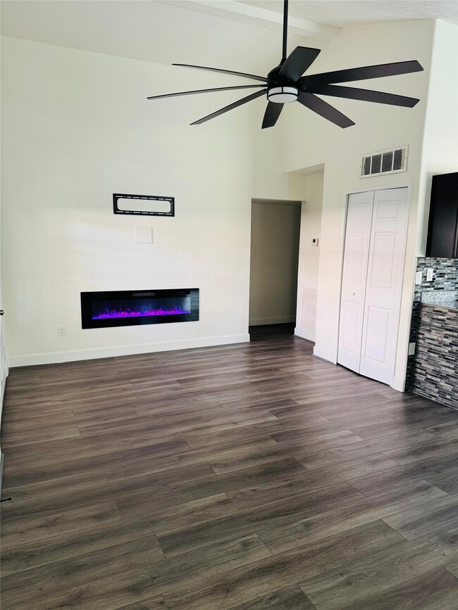 Building Photo - 24131 4 Sixes Ln