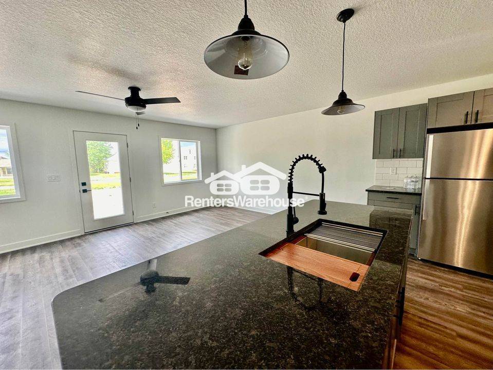 Building Photo - 2105 Willis Ave