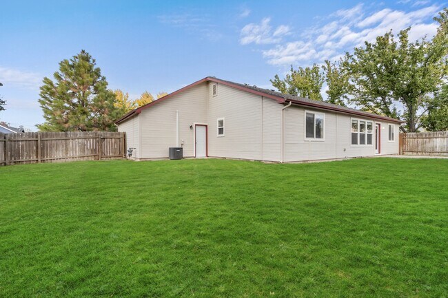 Building Photo - 1443 W Balboa St