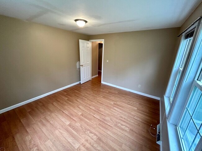 Building Photo - 35 Fox Meadow Dr