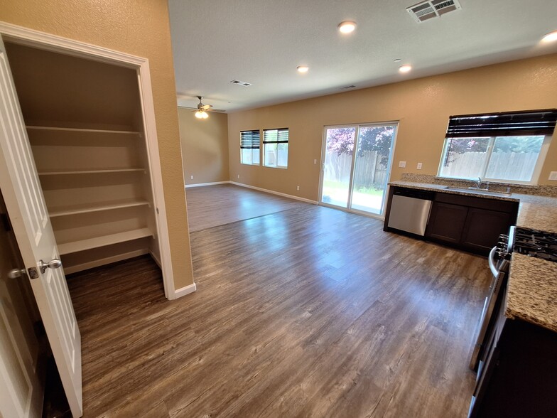 Building Photo - 4335 Ibiza Island Way