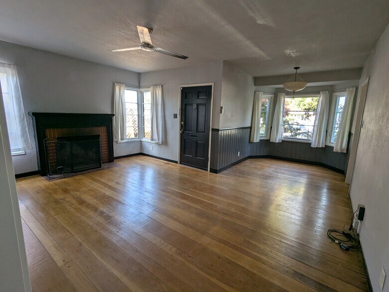 Building Photo - 973 30th St