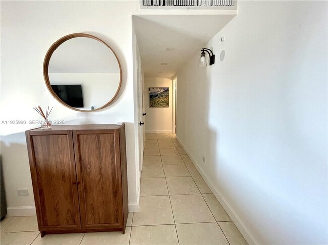 Building Photo - 10101 E Bay Harbor Dr