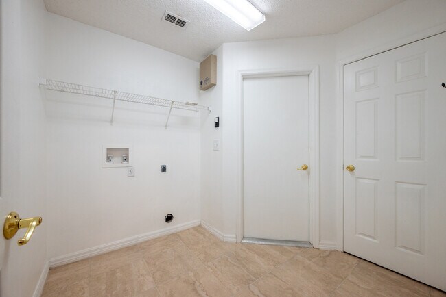 Building Photo - 10478 Sun Villa Blvd