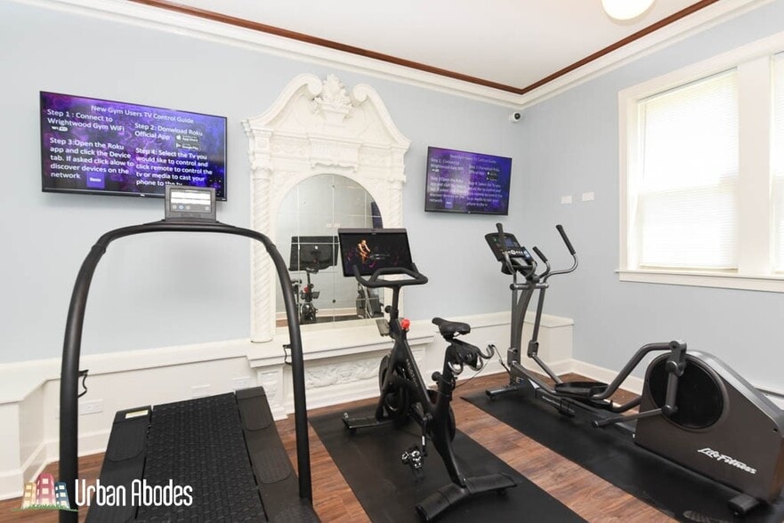 Building Photo - 645 W Wrightwood Ave