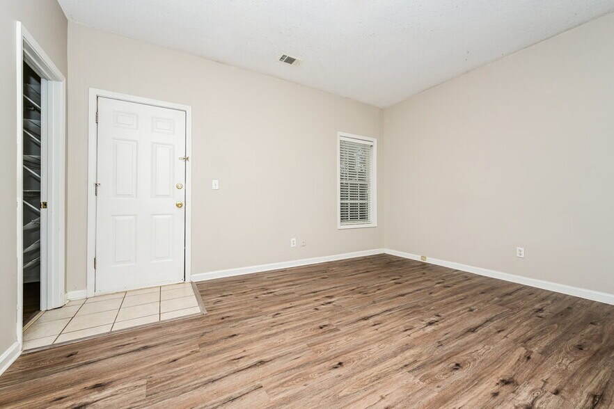 Building Photo - 426 Old Ivy Path