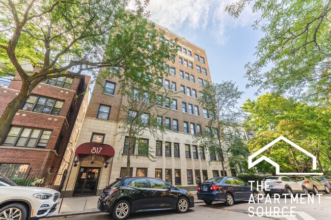 Building Photo - 827 W Lakeside Pl