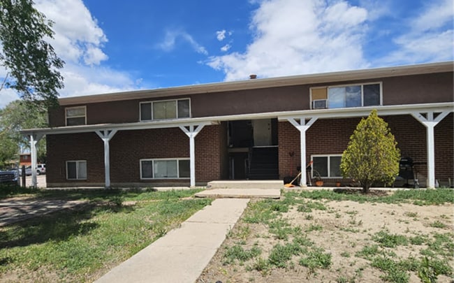 Building Photo - Charming Renovated 2-Bedroom – Includes Utilities | Move In Now – Next Month’s Rent is Waived!