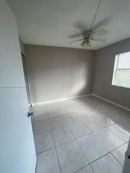 Building Photo - 20810 NE 8th Ct