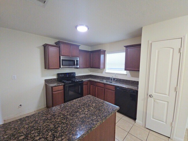 Building Photo - 2303 Golden Brandy Ln
