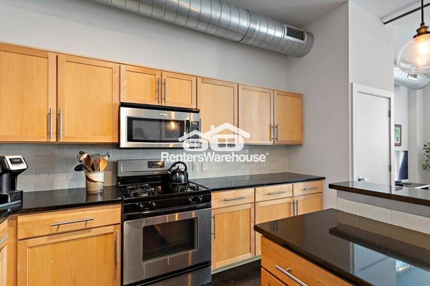Building Photo - 1601 E Cesar Chavez St