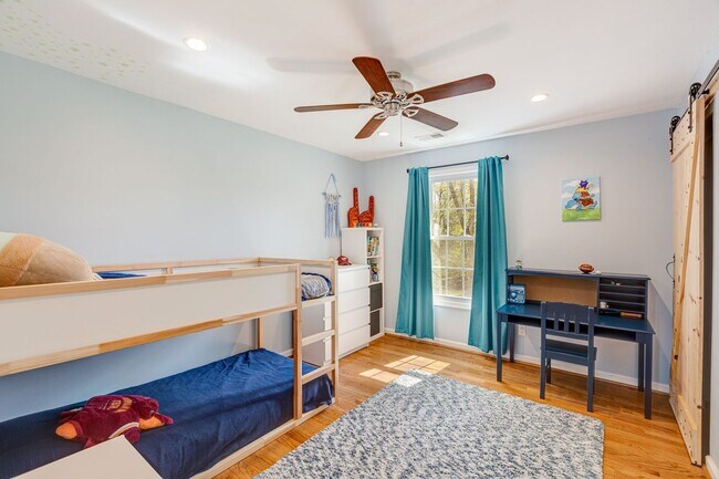 Building Photo - 5624 Kemp Ln