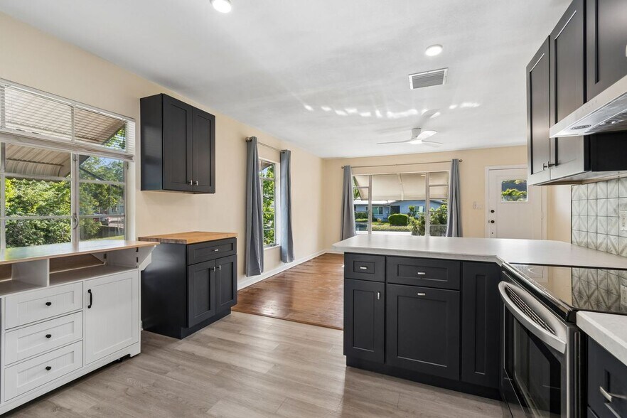 Building Photo - 1101 27th St N