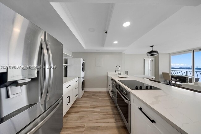 Building Photo - 7601 E Treasure Dr