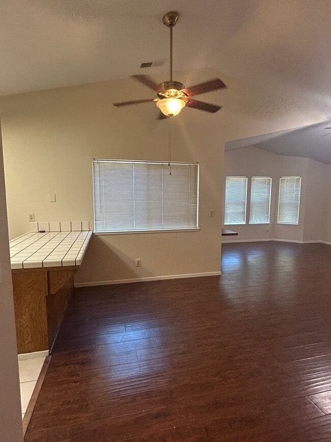 Building Photo - Great Location in the Heart of Auburn